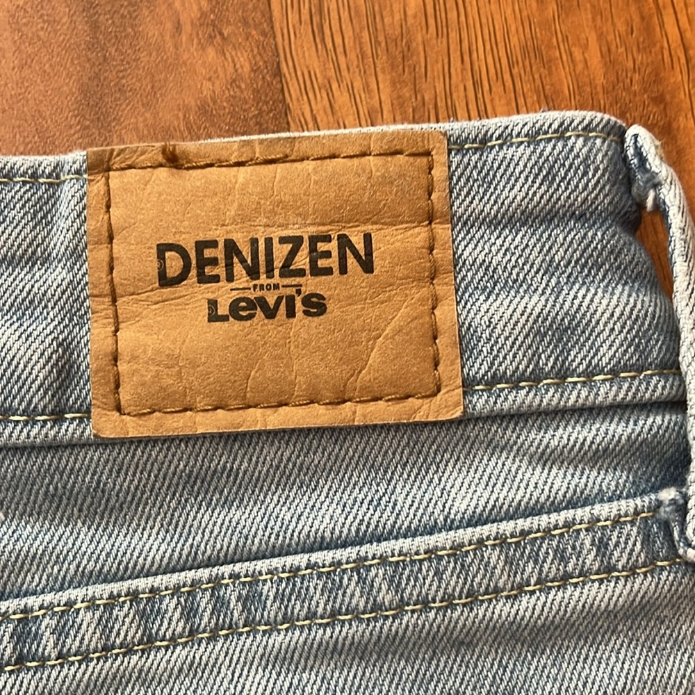 BNWOT light stone wash mid rise Levi’s shorts - Picture 16 of 16